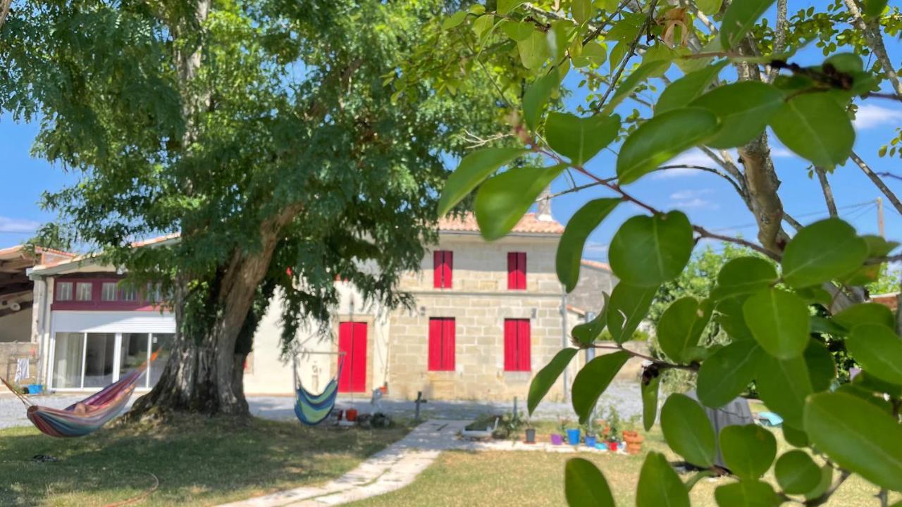 Bed and Breakfast Aux Abris Des Vents D'Anges Les Artigues-de-Lussac Exteriér fotografie